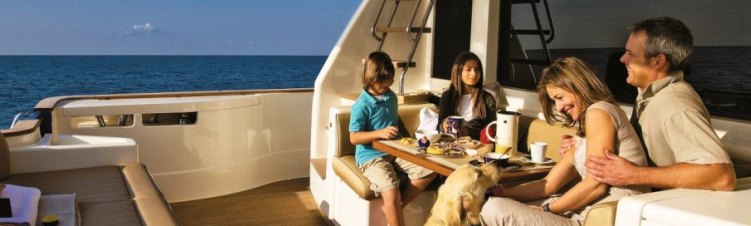 Mochi Craft 23 motor yacht with Family